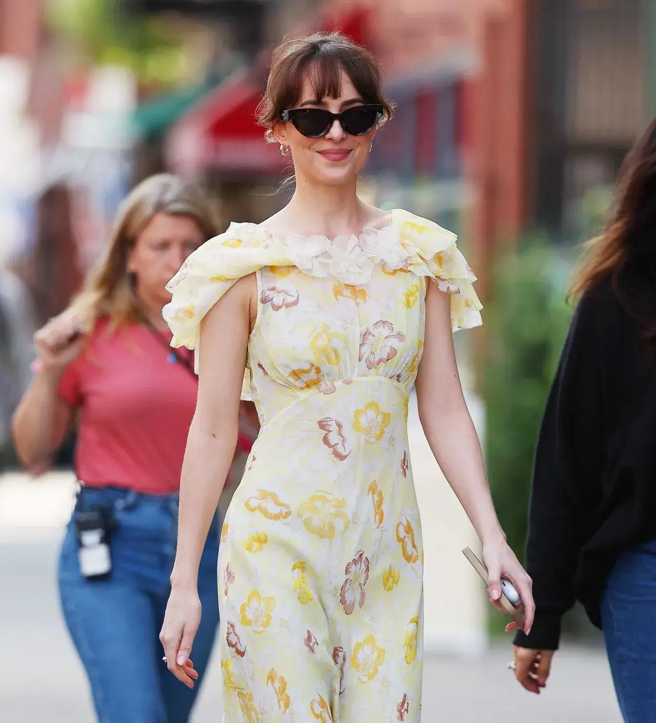 DAKOTA JOHNSON PICS ON THE SET OF MATERIALISTS IN NEW YORK 12